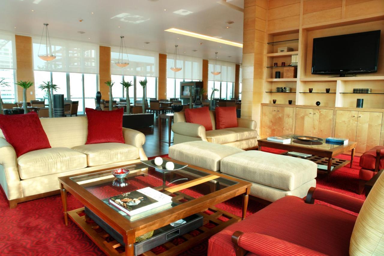 Executive lounge access 1 King Corner room
