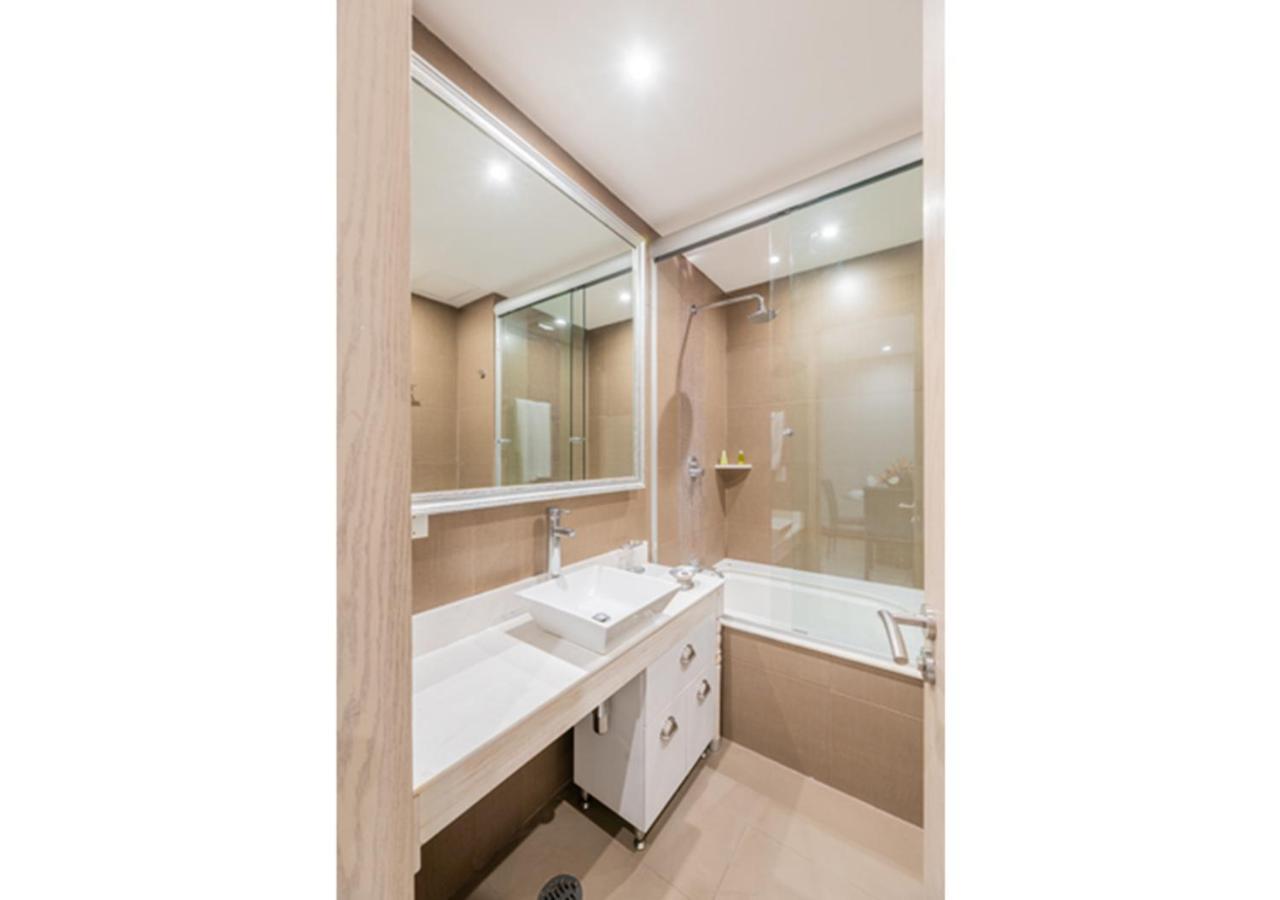 Deluxe Two-Bedroom Apartment with Garden View,1580225231:JPEG