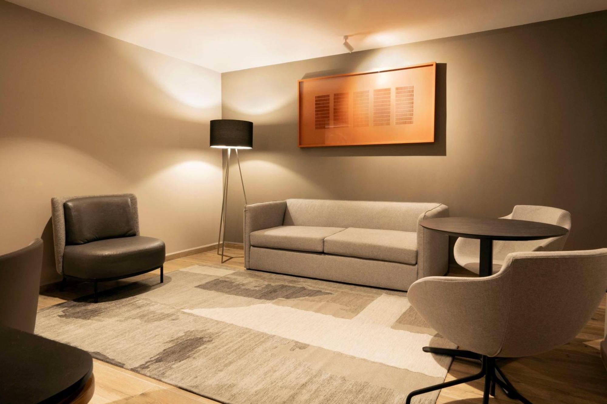 Junior King Suite Seating Area