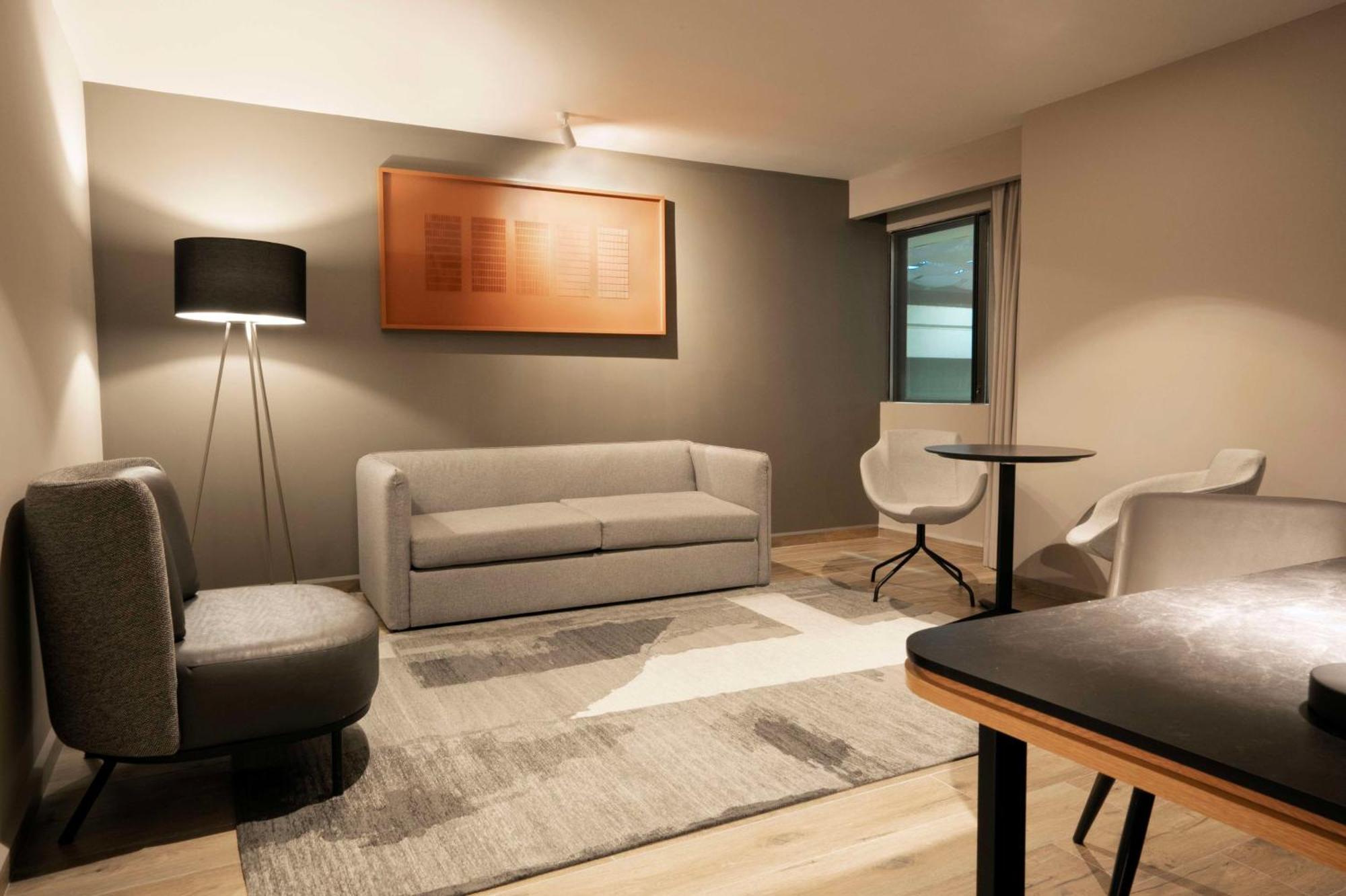 Junior King Suite Seating Area