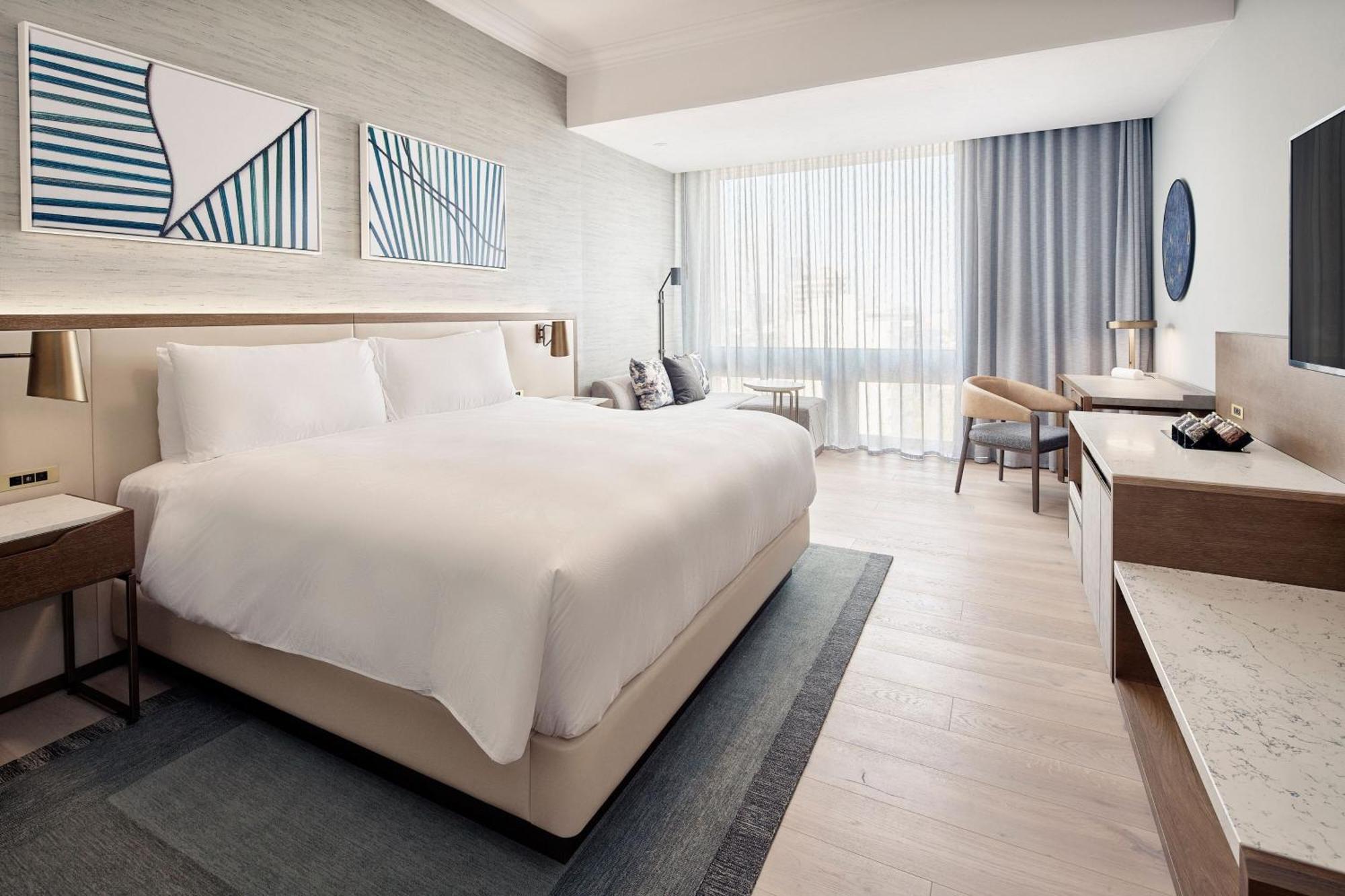 Deluxe  Guest room, 1 King Bed,1609727065:JPEG