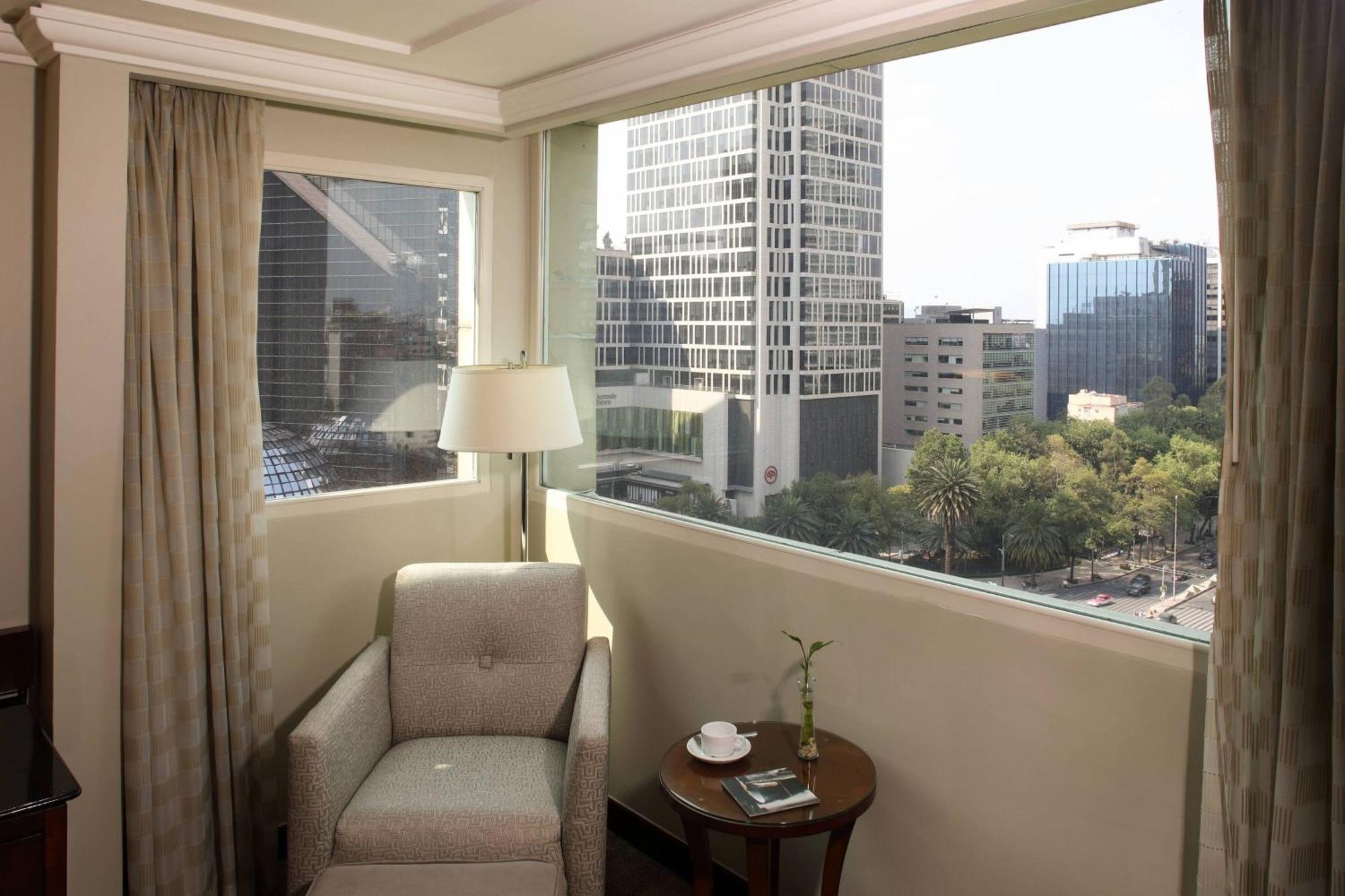 Executive lounge access 1 King Corner room