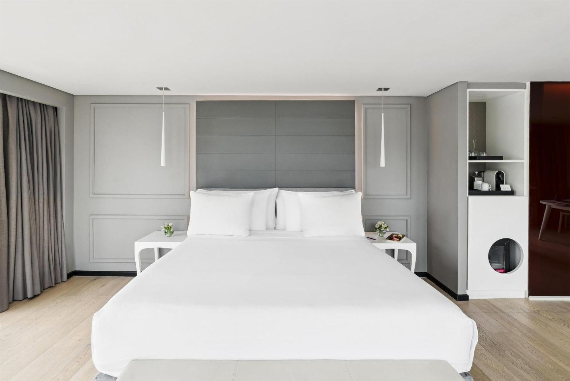 Junior Suite Corner View Extra Bed 2 AD 1 CH