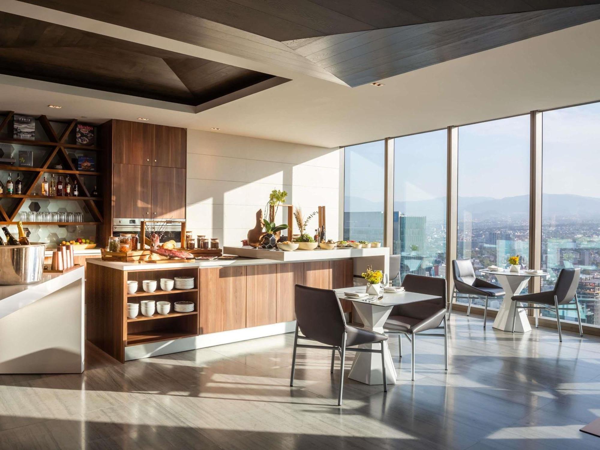 Superior King Room with Club Millésime Access and Skyline View